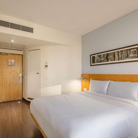 Ibis Gurgaon Golf Course Road - An Accor Brand Hotel Eksteriør billede