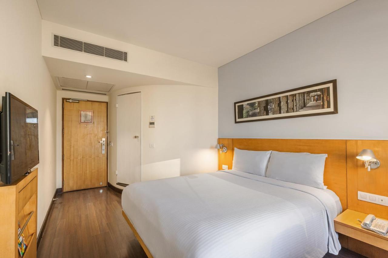 Ibis Gurgaon Golf Course Road - An Accor Brand Hotel Eksteriør billede