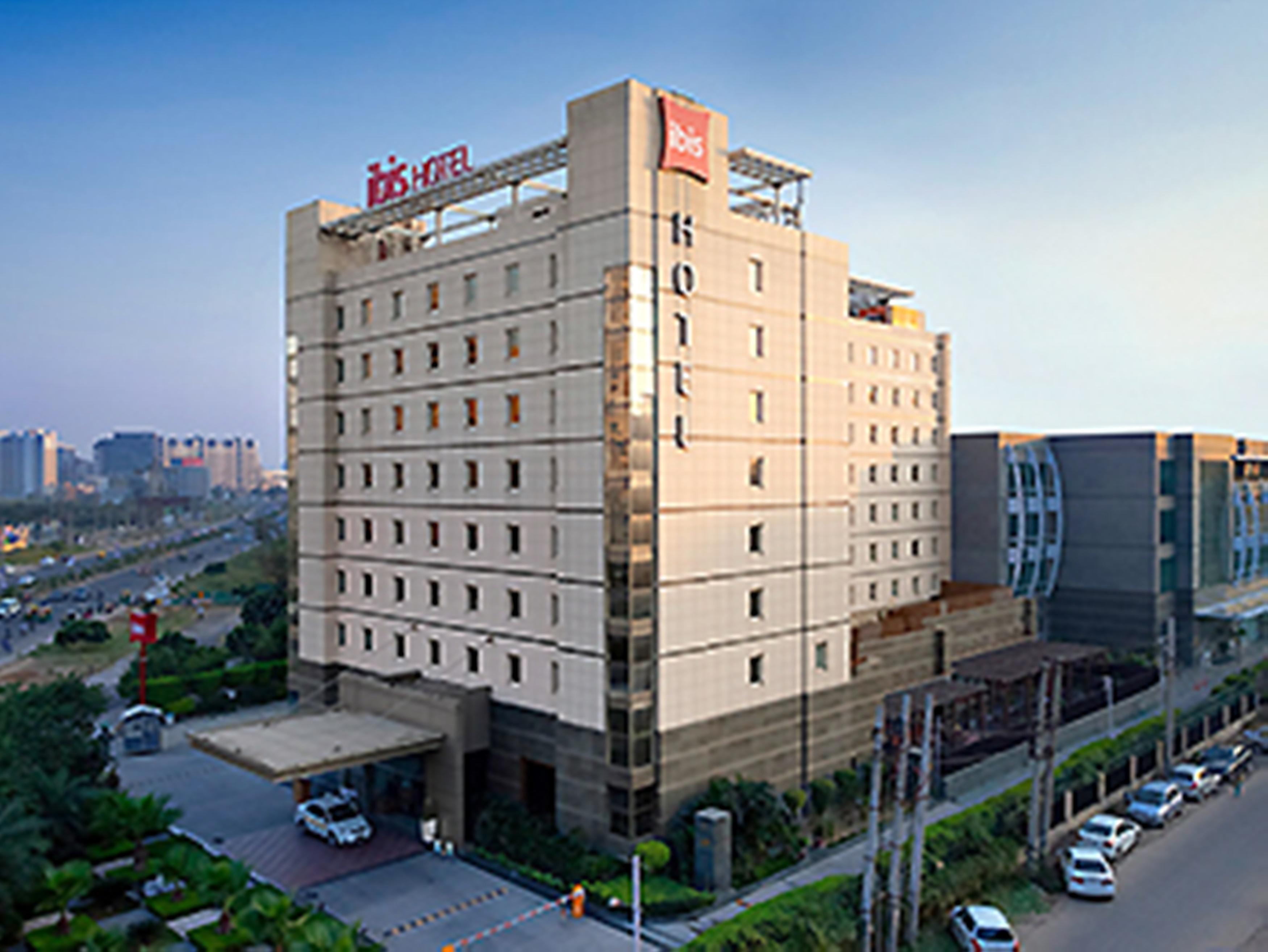 Ibis Gurgaon Golf Course Road - An Accor Brand Hotel Eksteriør billede