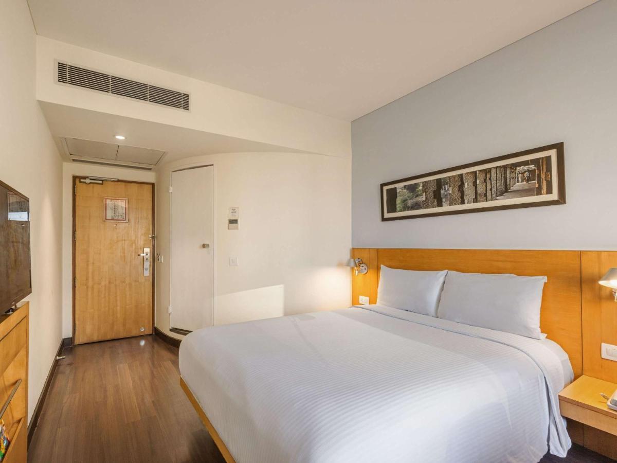 Ibis Gurgaon Golf Course Road - An Accor Brand Hotel Eksteriør billede